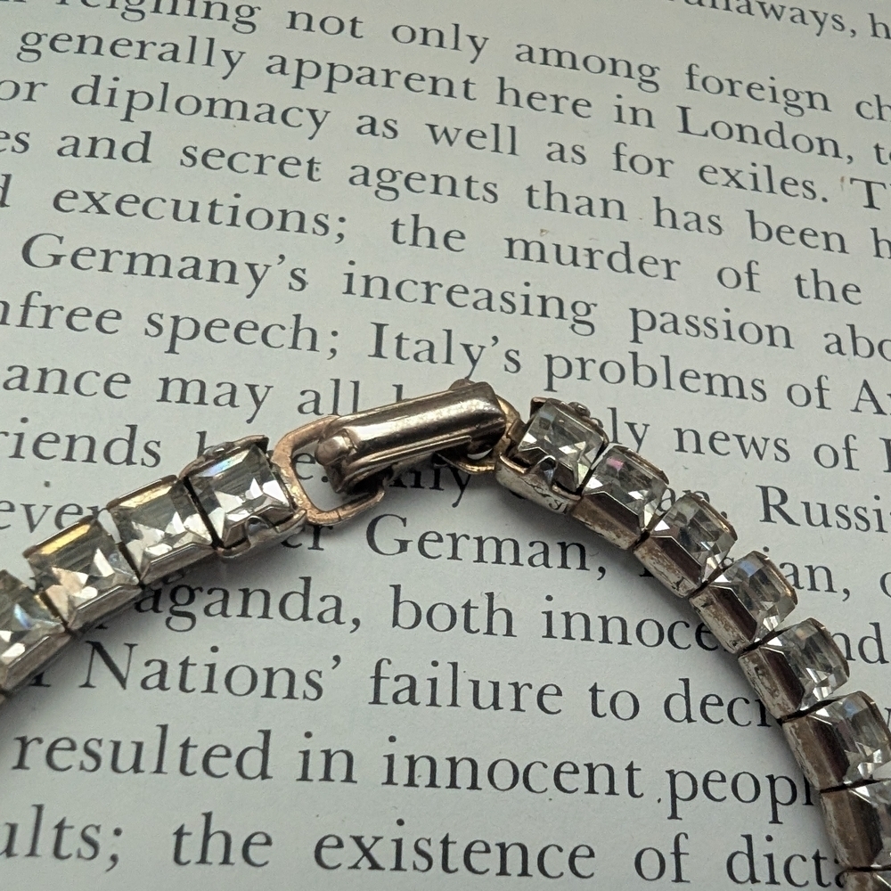 Elegant Silver Rhinestone Bracelet - Picture 3 of 12